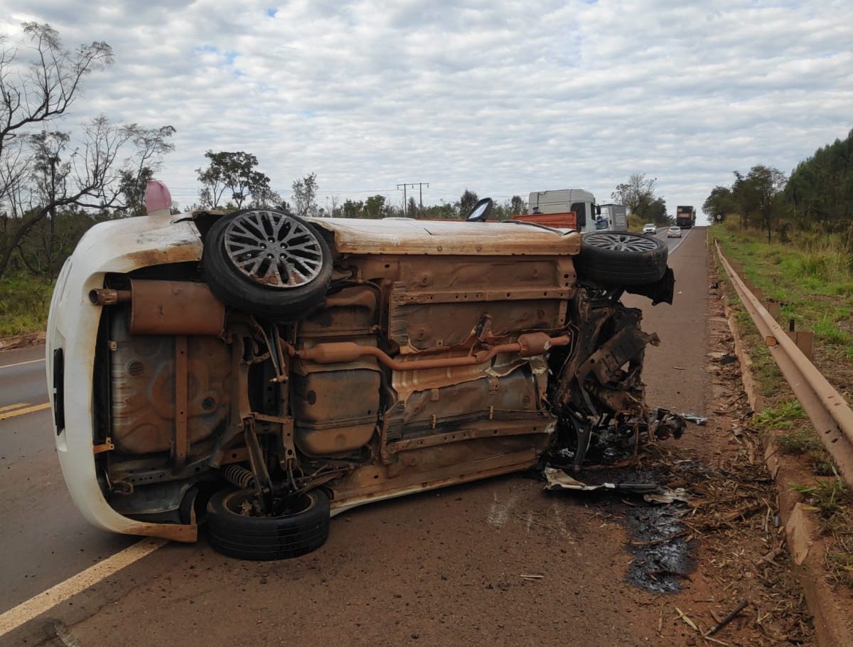 Colisão entre caminhão e carreta deixa homem preso às ferragens na BR 262, a ‘Rodovia da Morte’