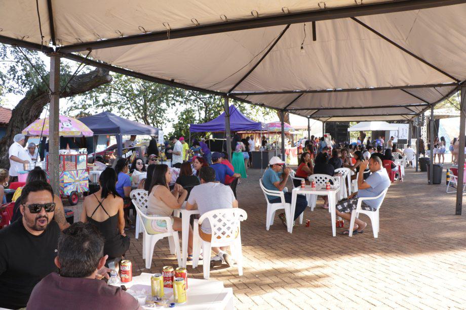 TARDEZINHA NO BALNEÁRIO – Segundo domingo supera público da semana passada e população pede mais TARDEZINHA NO BALNEÁRIO – Segundo domingo supera público da semana passada e população pede mais