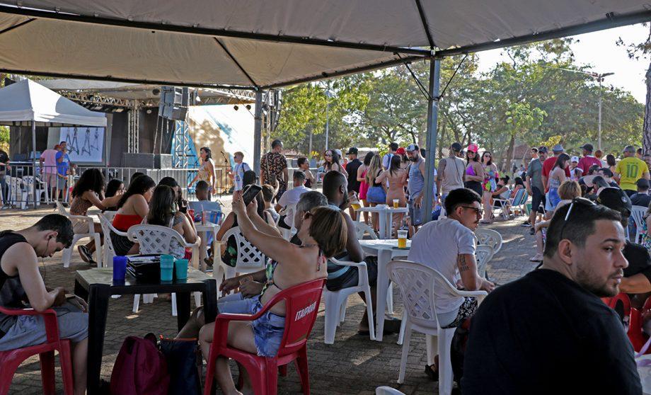 TARDEZINHA NO BALNEÁRIO – Segundo domingo supera público da semana passada e população pede mais TARDEZINHA NO BALNEÁRIO – Segundo domingo supera público da semana passada e população pede mais