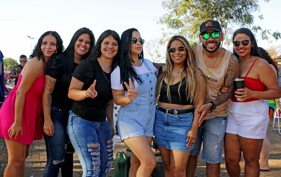 TARDEZINHA NO BALNEÁRIO – Segundo domingo supera público da semana passada e população pede mais TARDEZINHA NO BALNEÁRIO – Segundo domingo supera público da semana passada e população pede mais