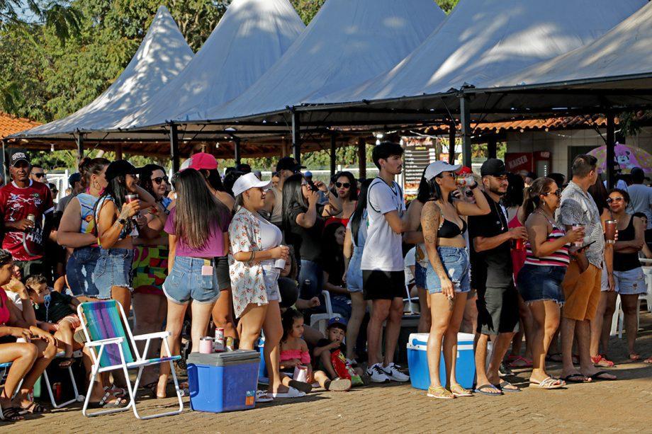 TARDEZINHA NO BALNEÁRIO – Segundo domingo supera público da semana passada e população pede mais TARDEZINHA NO BALNEÁRIO – Segundo domingo supera público da semana passada e população pede mais