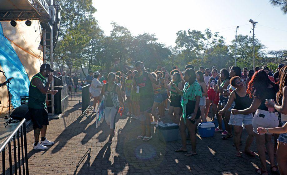 TARDEZINHA NO BALNEÁRIO – Segundo domingo supera público da semana passada e população pede mais TARDEZINHA NO BALNEÁRIO – Segundo domingo supera público da semana passada e população pede mais