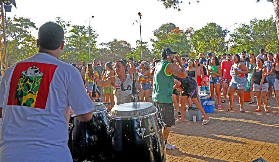 TARDEZINHA NO BALNEÁRIO – Segundo domingo supera público da semana passada e população pede mais TARDEZINHA NO BALNEÁRIO – Segundo domingo supera público da semana passada e população pede mais