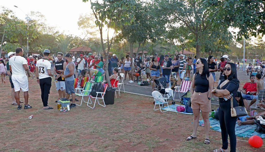 TARDEZINHA NO BALNEÁRIO – Segundo domingo supera público da semana passada e população pede mais TARDEZINHA NO BALNEÁRIO – Segundo domingo supera público da semana passada e população pede mais