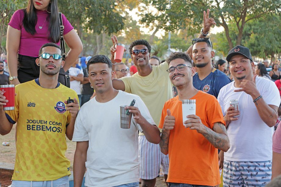 TARDEZINHA NO BALNEÁRIO – Segundo domingo supera público da semana passada e população pede mais TARDEZINHA NO BALNEÁRIO – Segundo domingo supera público da semana passada e população pede mais