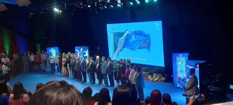 Escola de Inocência recebe prêmio e fica entre as 60 melhores escolas de MS Escola de Inocência recebe prêmio e fica entre as 60 melhores escolas de MS