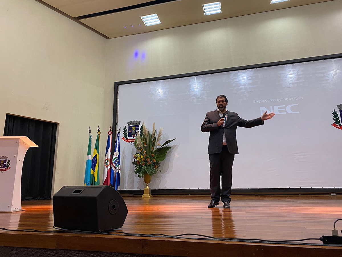 Vice da Fiems e presidente do Sinfor ministra palestra a empresários do setor de tecnologia