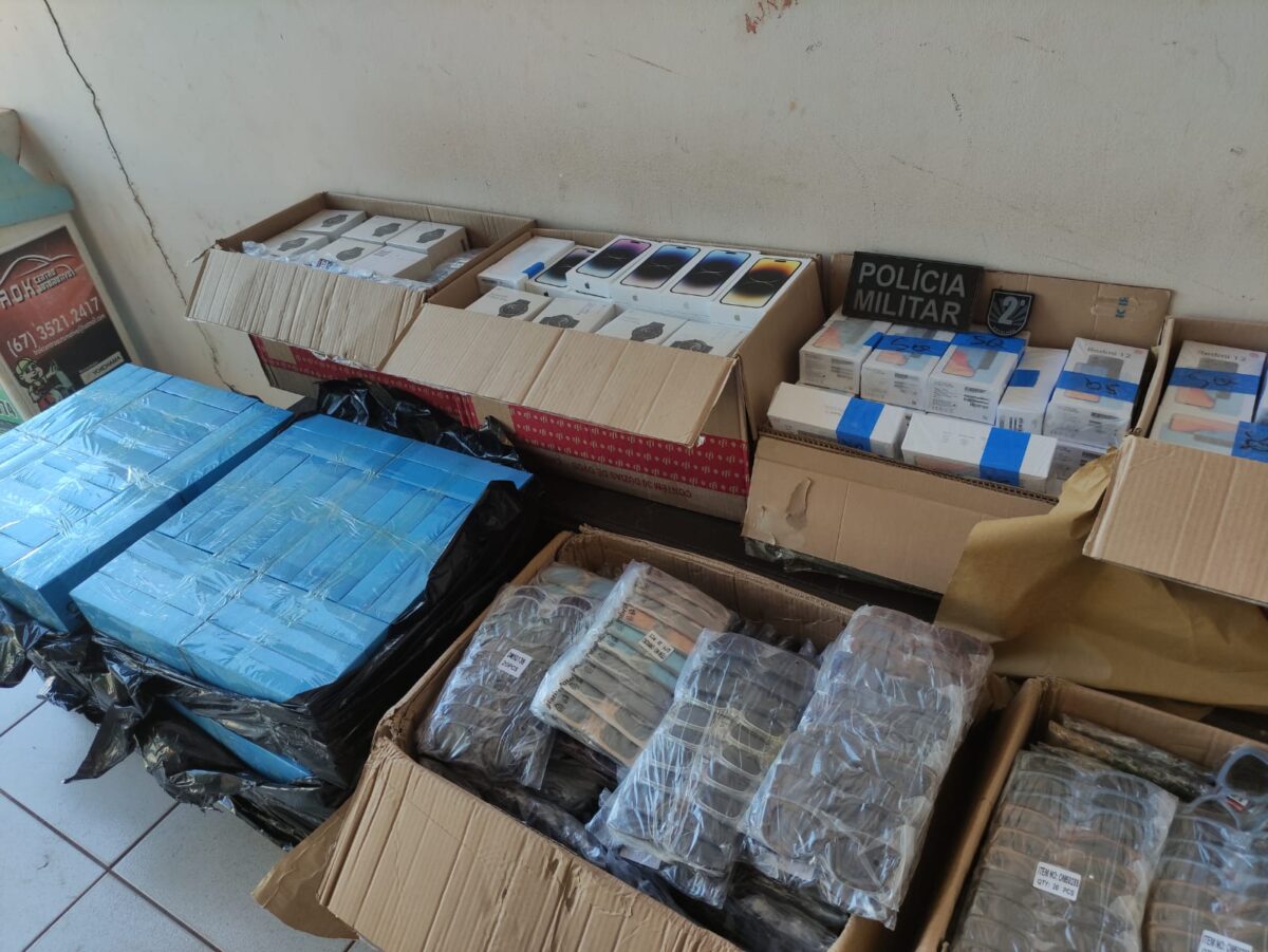 PM de Três Lagoas apreende caminhão fake dos Correios com carga de contrabando PM de Três Lagoas apreende caminhão fake dos Correios com carga de contrabando