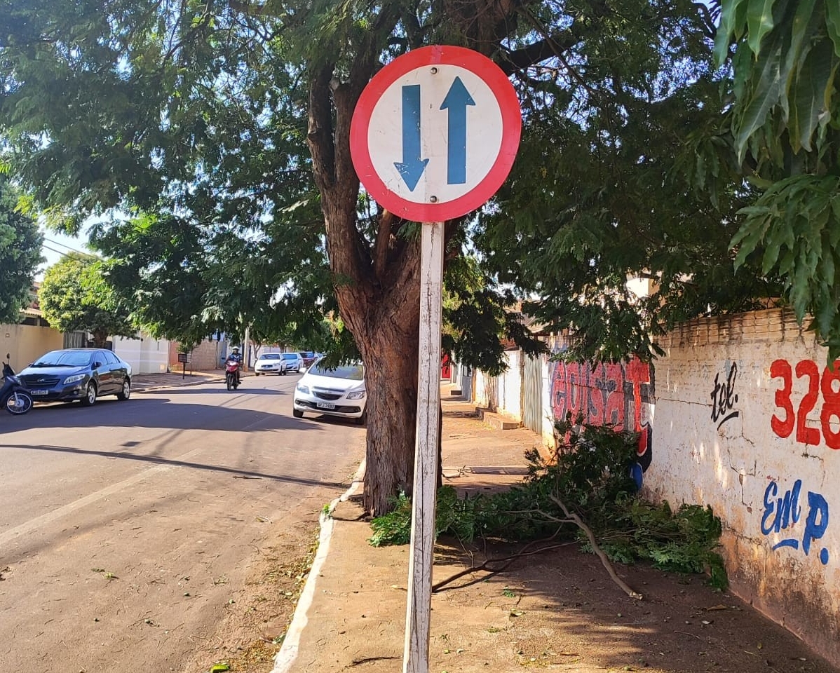 Prefeitura altera sentido de tráfego da rua Dourados entre Avenida Dias Barroso e rua Acre em Bataguassu Prefeitura altera sentido de tráfego da rua Dourados entre Avenida Dias Barroso e rua Acre em Bataguassu