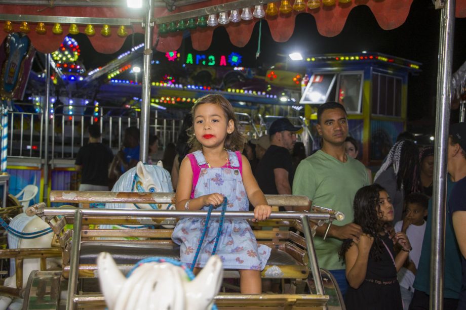 FESTA DO FOLCORE – 2ª noite leva 30 mil pessoas para a NOB e é marcada por elogios à organização e parque de diversões
