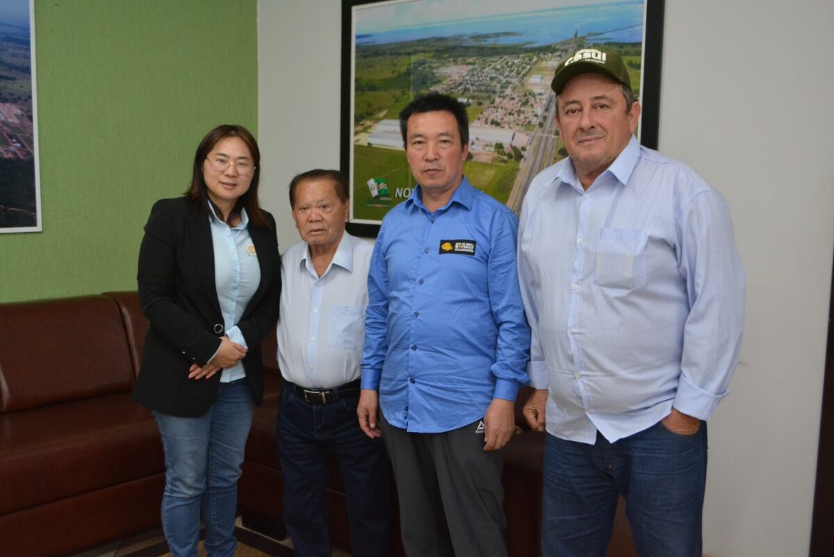 Akira recebe chineses interessados em investir em Bataguassu