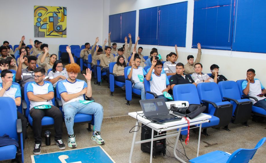 PROJETO TRÂNSITO DO FUTURO – Deptran ministrou circuito de palestras para mais de 700 alunos do Senai
