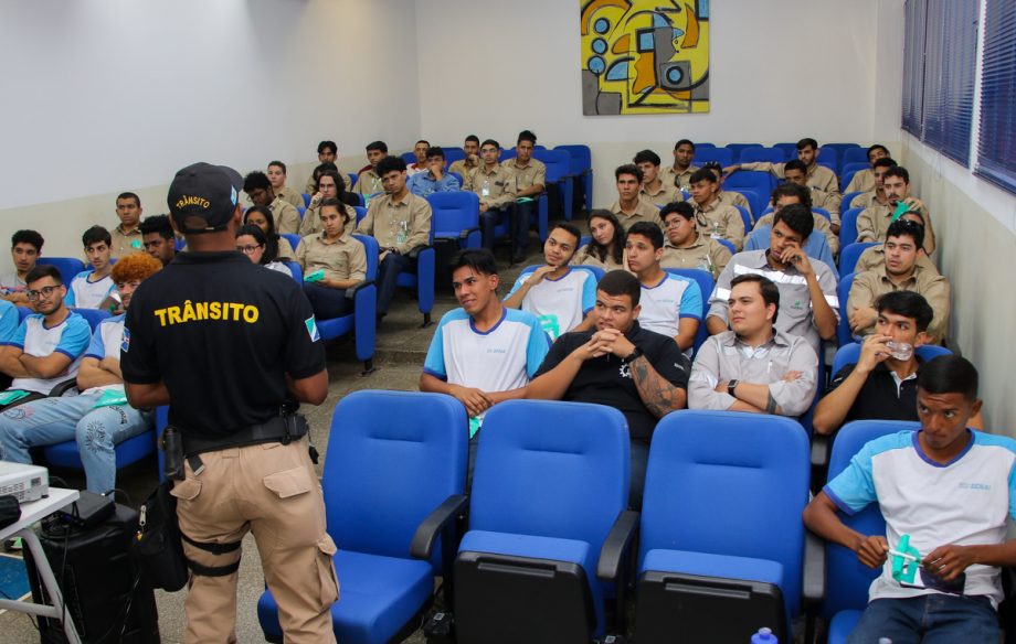PROJETO TRÂNSITO DO FUTURO – Deptran ministrou circuito de palestras para mais de 700 alunos do Senai