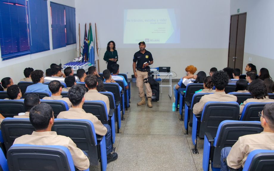 PROJETO TRÂNSITO DO FUTURO – Deptran ministrou circuito de palestras para mais de 700 alunos do Senai