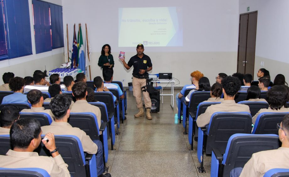 PROJETO TRÂNSITO DO FUTURO – Deptran ministrou circuito de palestras para mais de 700 alunos do Senai