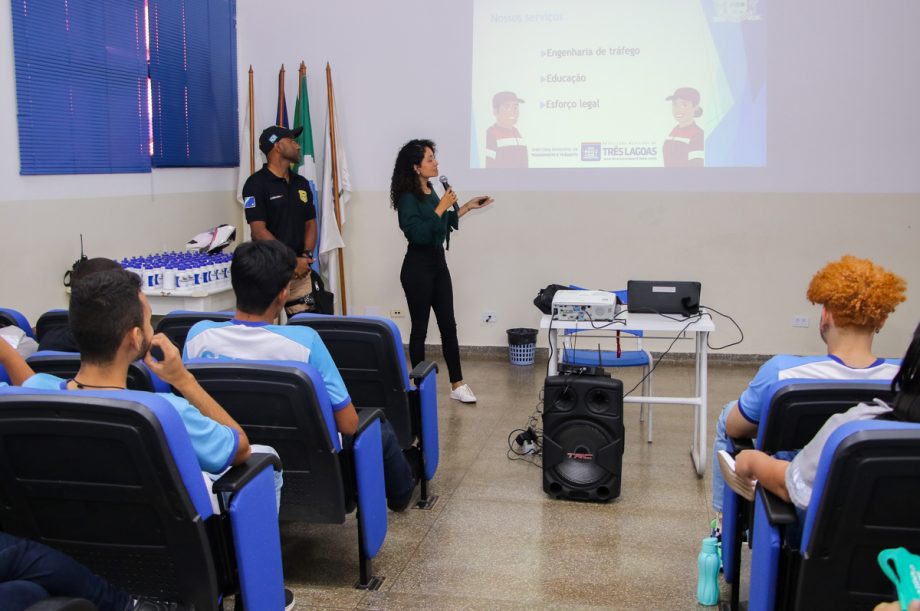 PROJETO TRÂNSITO DO FUTURO – Deptran ministrou circuito de palestras para mais de 700 alunos do Senai