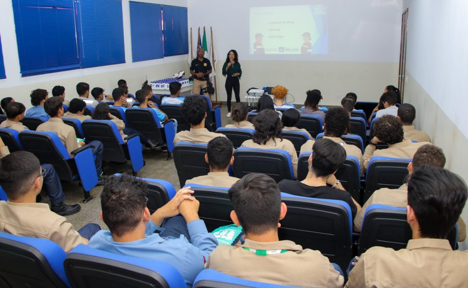 PROJETO TRÂNSITO DO FUTURO – Deptran ministrou circuito de palestras para mais de 700 alunos do Senai