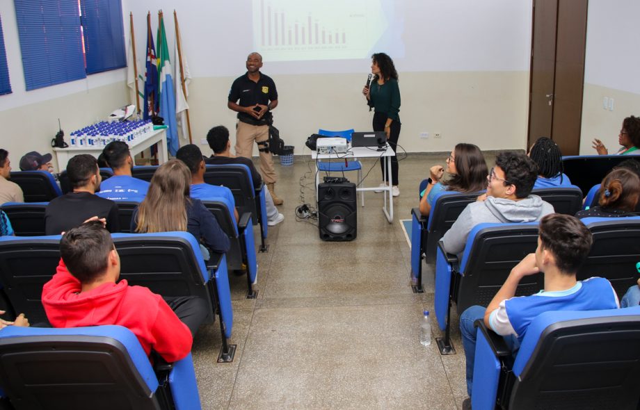 PROJETO TRÂNSITO DO FUTURO – Deptran ministrou circuito de palestras para mais de 700 alunos do Senai