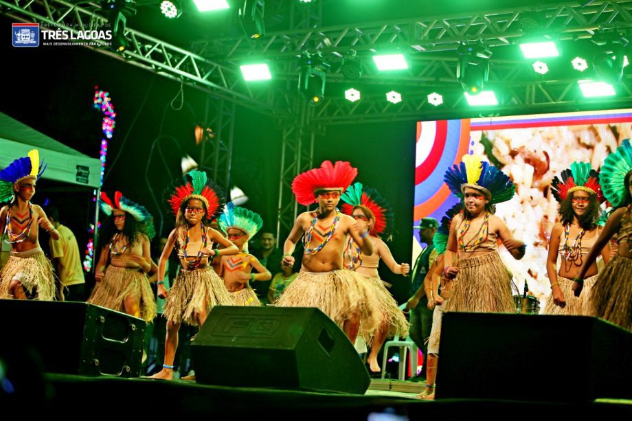 FESTA DO FOLCLORE – NOB recebe mais um grande show e entidades destacam importância da praça de alimentação