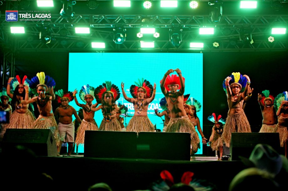 FESTA DO FOLCLORE – NOB recebe mais um grande show e entidades destacam importância da praça de alimentação