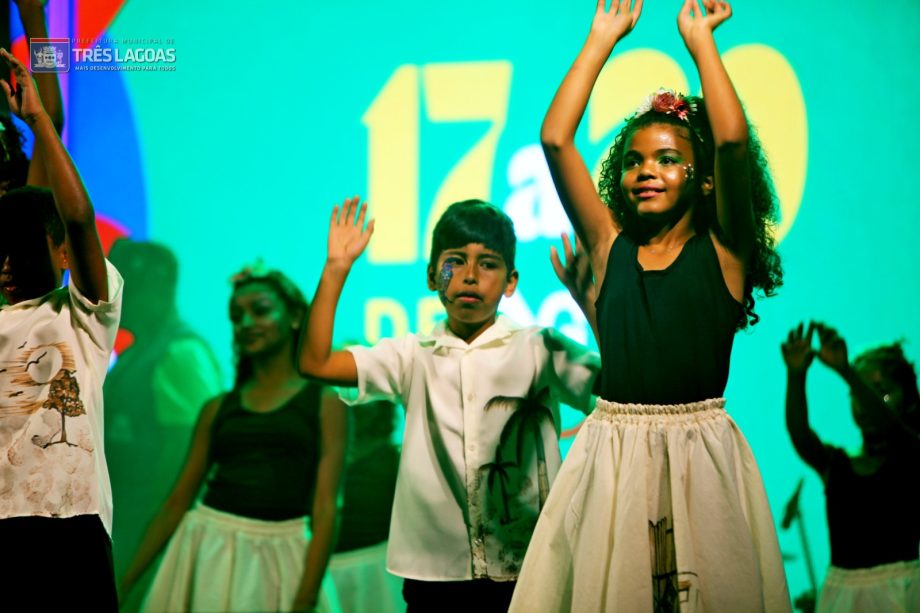 FESTA DO FOLCLORE – NOB recebe mais um grande show e entidades destacam importância da praça de alimentação