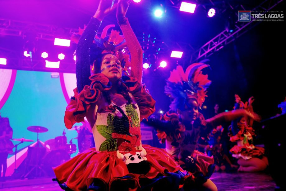FESTA DO FOLCLORE – NOB recebe mais um grande show e entidades destacam importância da praça de alimentação