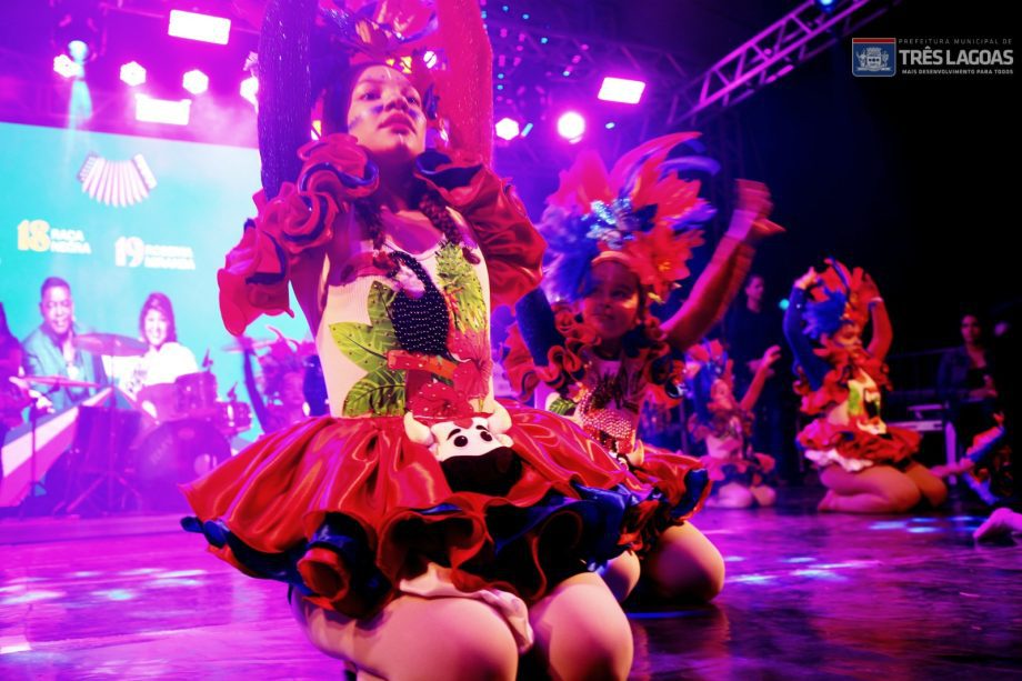 FESTA DO FOLCLORE – NOB recebe mais um grande show e entidades destacam importância da praça de alimentação