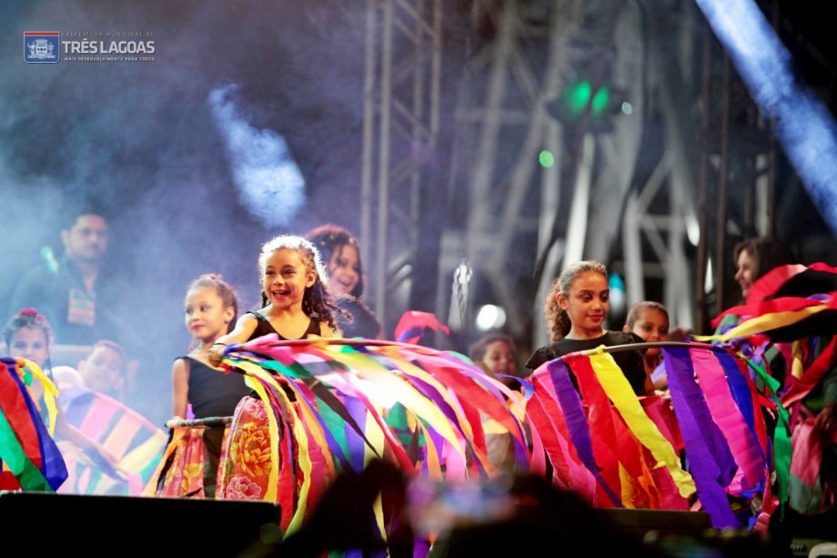 FESTA DO FOLCLORE – NOB recebe mais um grande show e entidades destacam importância da praça de alimentação