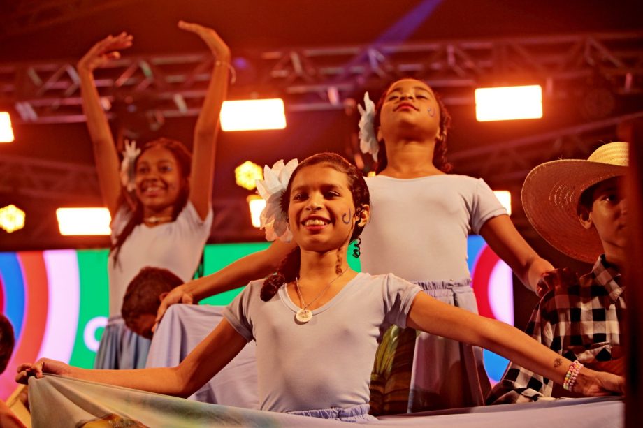FESTA DO FOLCLORE – NOB recebe mais um grande show e entidades destacam importância da praça de alimentação