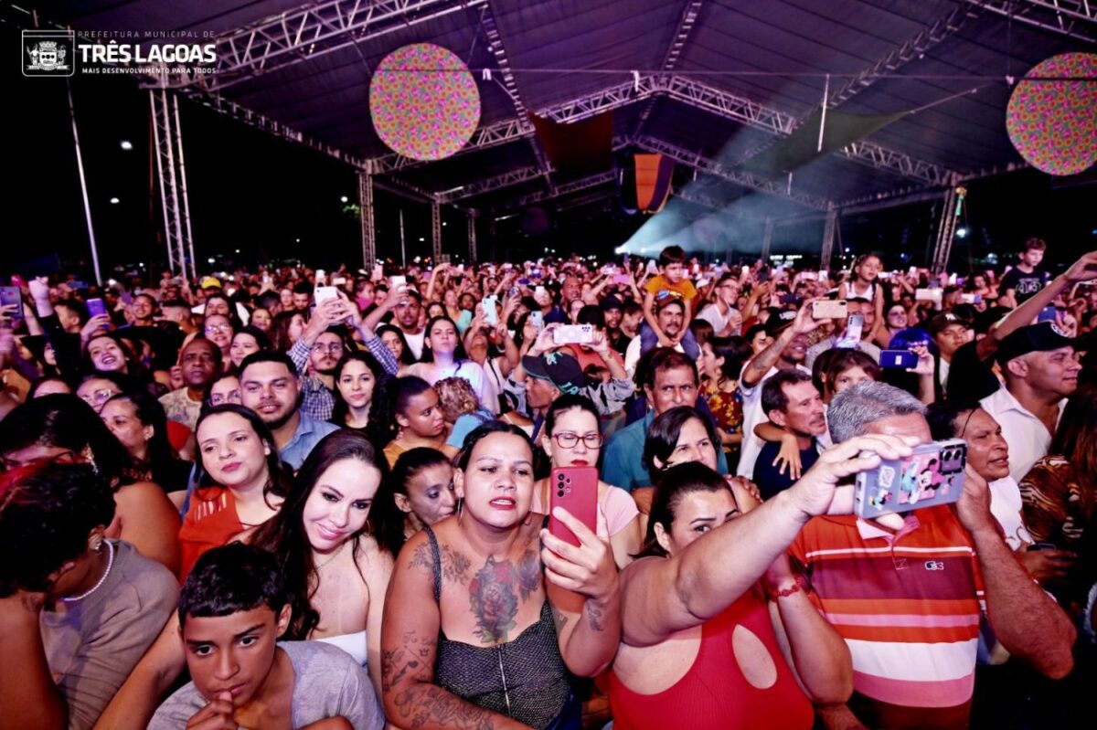 Primeira noite da 33ª Festa do Folclore reuniu mais de 15 mil pessoas no Galpão da NOB Primeira noite da 33ª Festa do Folclore reuniu mais de 15 mil pessoas no Galpão da NOB