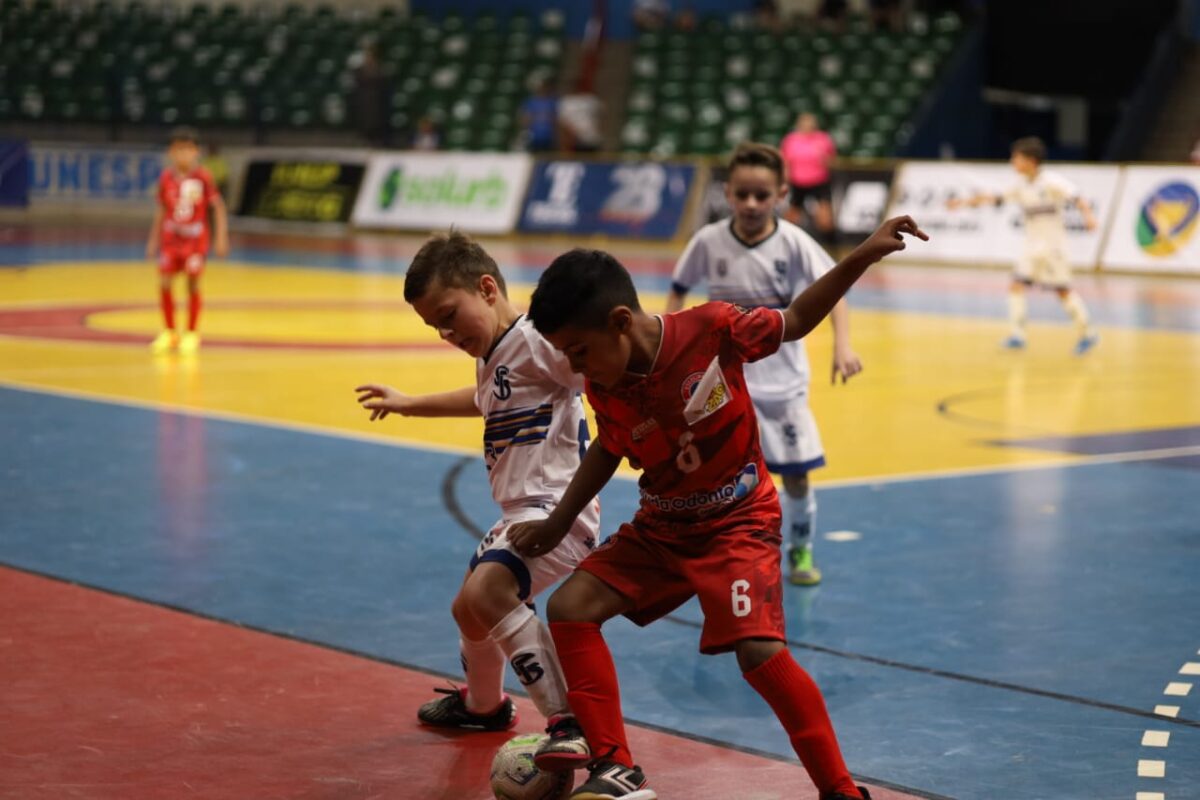 Equipes de MS avançam na Taça Brasil Sub-8 de futsal e se enfrentam nesta quinta-feira