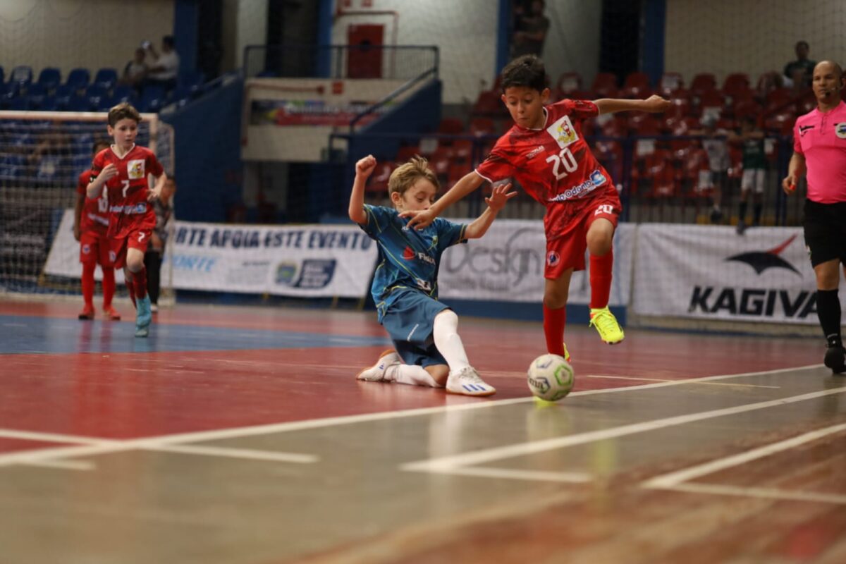 Equipes de MS avançam na Taça Brasil Sub-8 de futsal e se enfrentam nesta quinta-feira