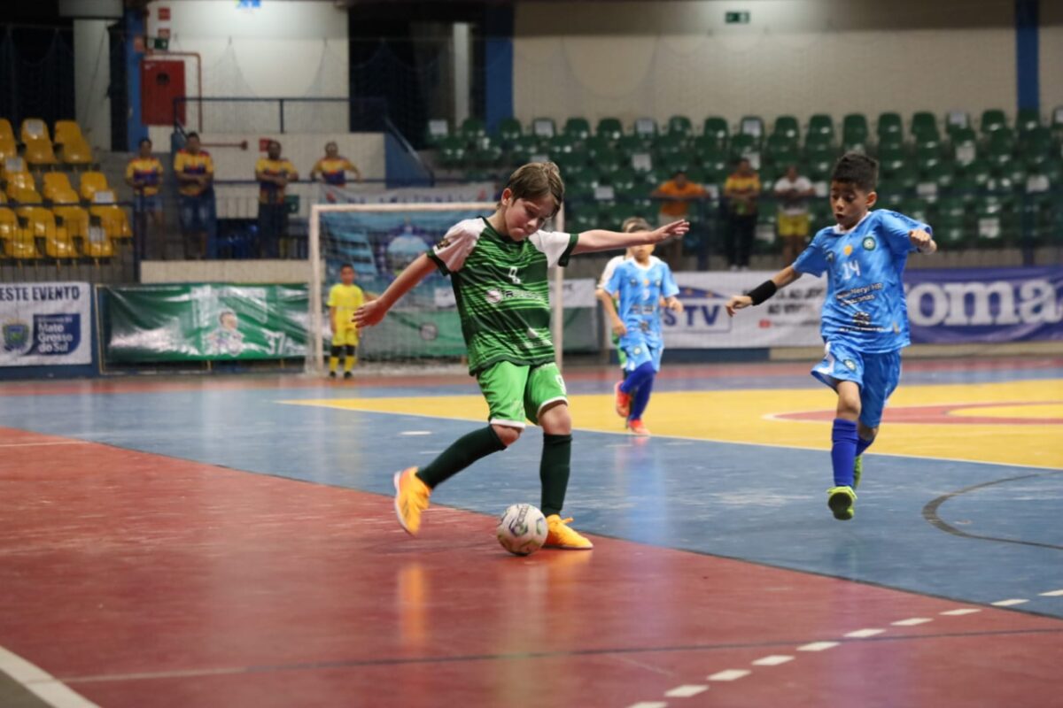 Equipes de MS avançam na Taça Brasil Sub-8 de futsal e se enfrentam nesta quinta-feira