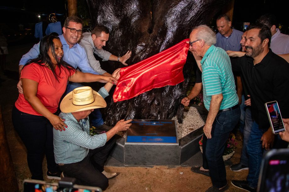 Prefeito entrega monumento “Jatobá” resgatando a história de Três Lagoas