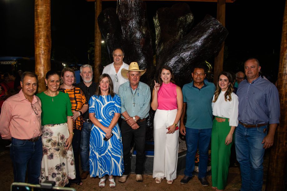 Prefeito entrega monumento “Jatobá” resgatando a história de Três Lagoas