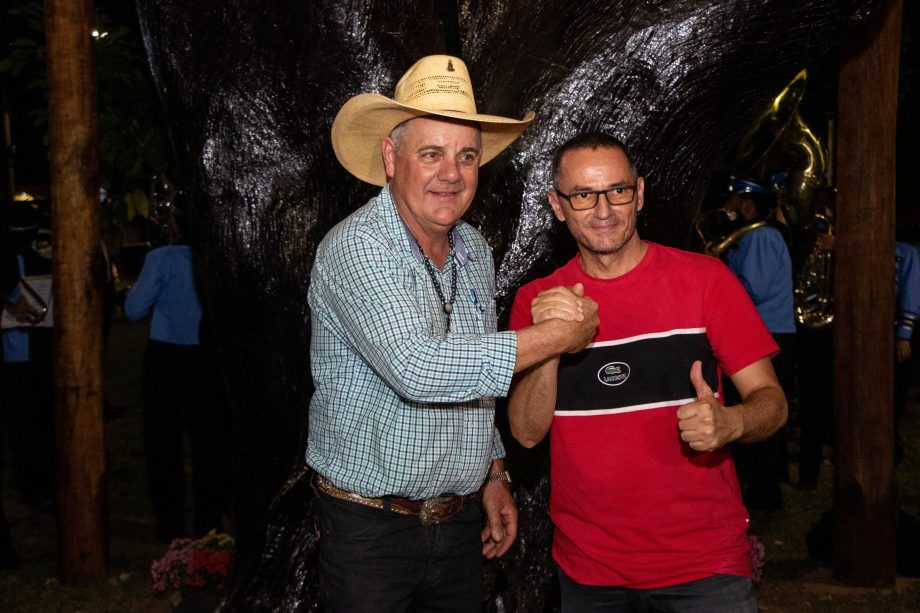 Prefeito entrega monumento “Jatobá” resgatando a história de Três Lagoas