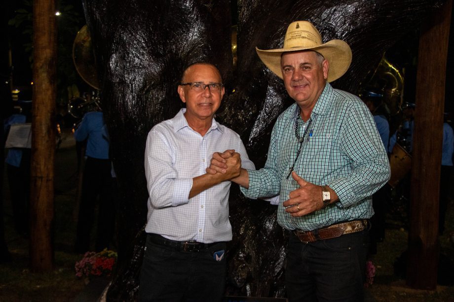 Prefeito entrega monumento “Jatobá” resgatando a história de Três Lagoas