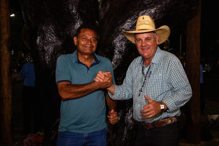 Prefeito entrega monumento “Jatobá” resgatando a história de Três Lagoas