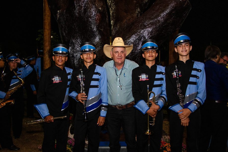 Prefeito entrega monumento “Jatobá” resgatando a história de Três Lagoas