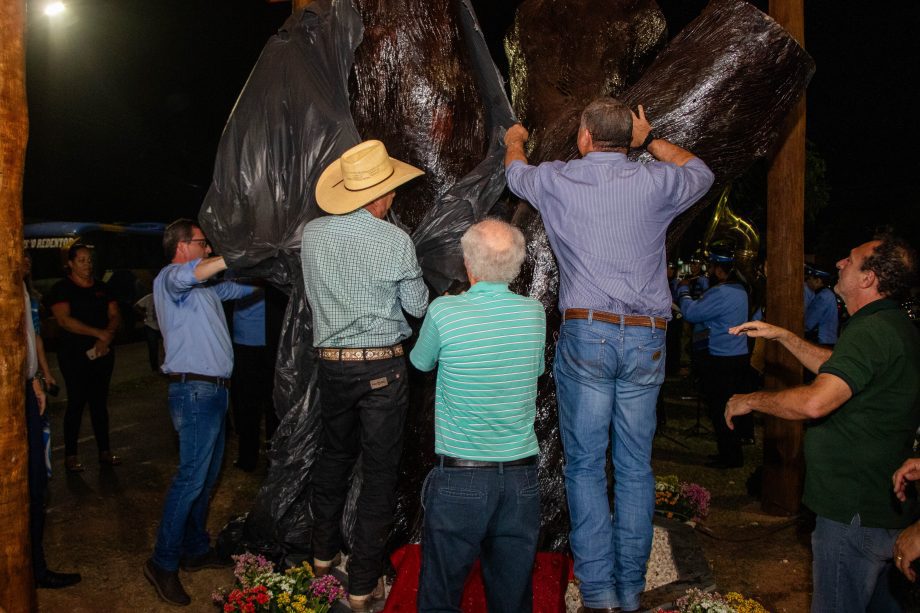 Prefeito entrega monumento “Jatobá” resgatando a história de Três Lagoas