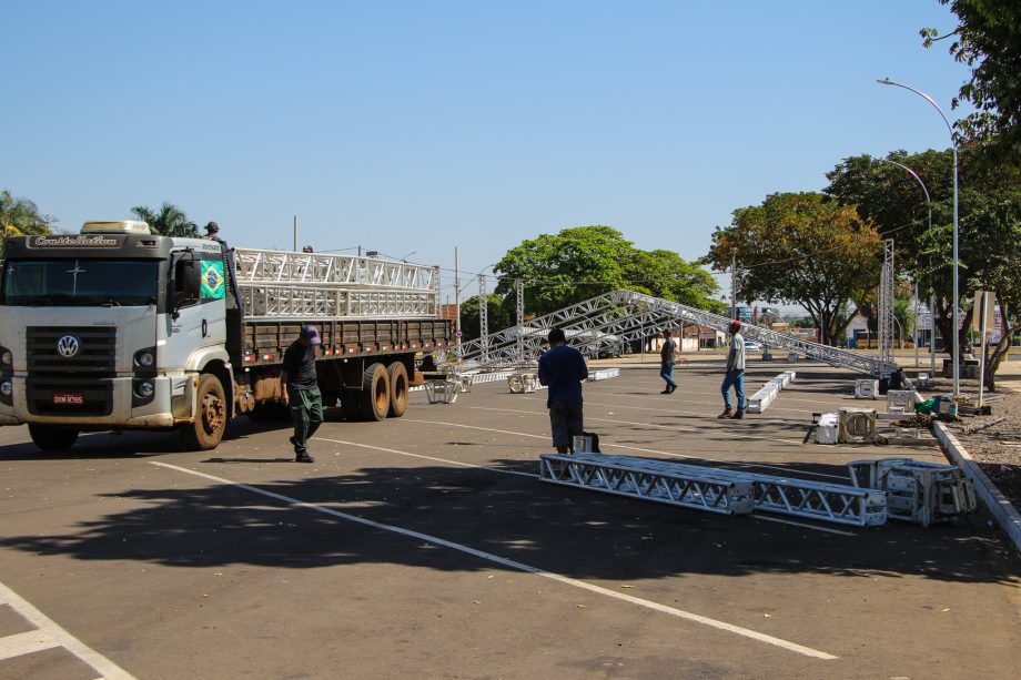 FALTA POUCO – Estamos há uma semana do início da 33ª Festa do Folclore, veja os preparativos FALTA POUCO – Estamos há uma semana do início da 33ª Festa do Folclore, veja os preparativos