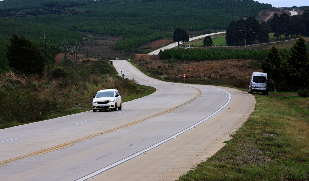 Governo planeja aplicar pavimento de concreto em rodovias com movimento intenso de cargas