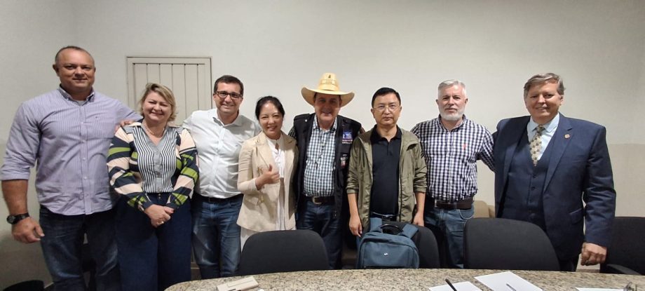 Prefeito Guerreiro recebe chineses interessados em investimentos em Três Lagoas Prefeito Guerreiro recebe chineses interessados em investimentos em Três Lagoas