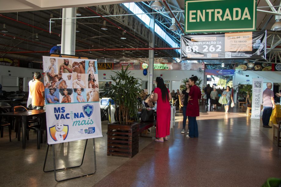 MS Vacina Mais na Feira realiza mais de 95 imunizações em uma manhã de ação