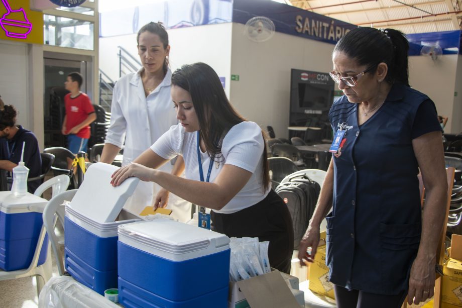 MS Vacina Mais na Feira realiza mais de 95 imunizações em uma manhã de ação