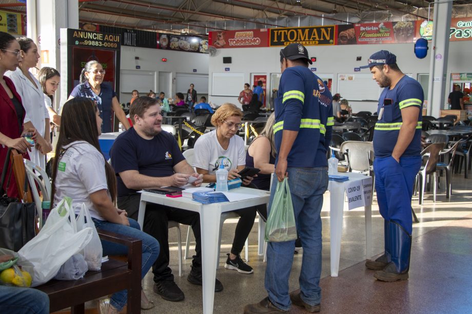 MS Vacina Mais na Feira realiza mais de 95 imunizações em uma manhã de ação