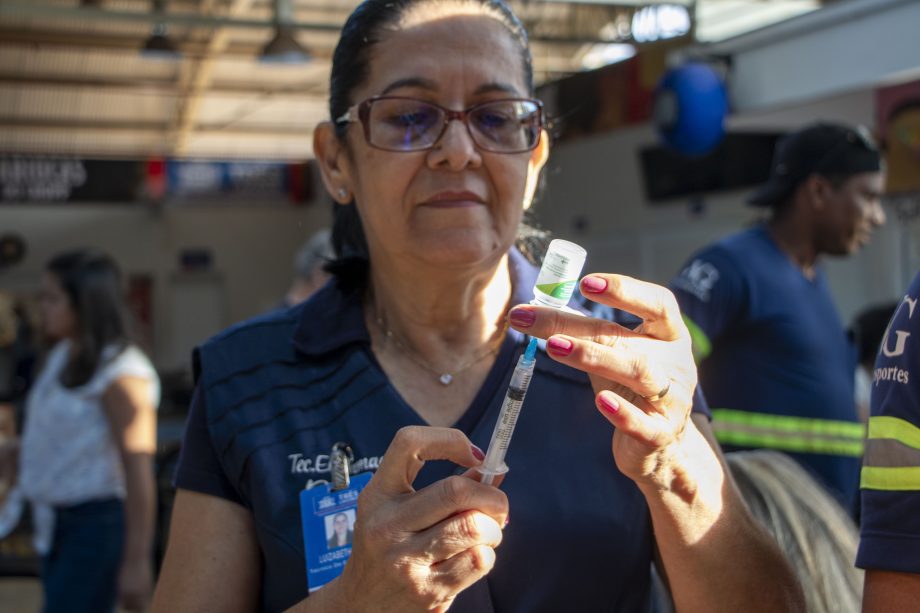 MS Vacina Mais na Feira realiza mais de 95 imunizações em uma manhã de ação