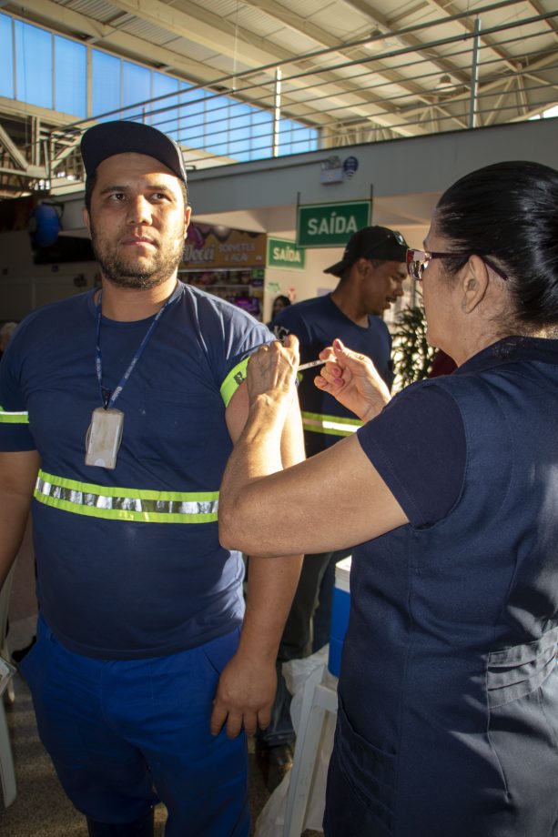 MS Vacina Mais na Feira realiza mais de 95 imunizações em uma manhã de ação