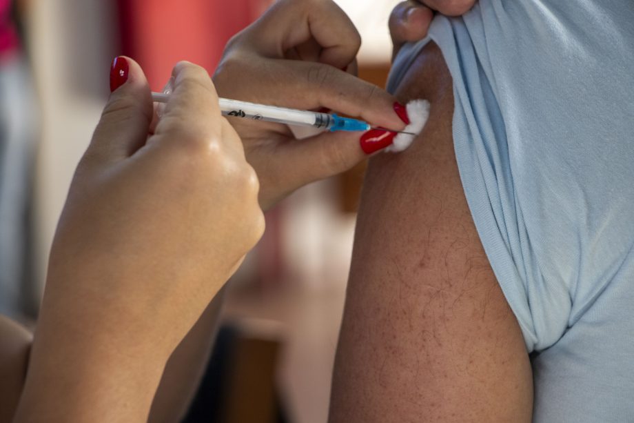 MS Vacina Mais na Feira realiza mais de 95 imunizações em uma manhã de ação