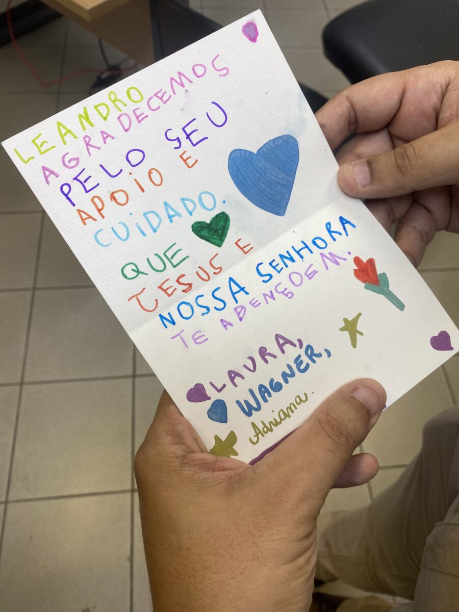 “Fez diferença na vida da minha filha, ela estava sofrendo e tinha 30% da audição comprometida”, diz pai após cirurgia de filha dar certo  